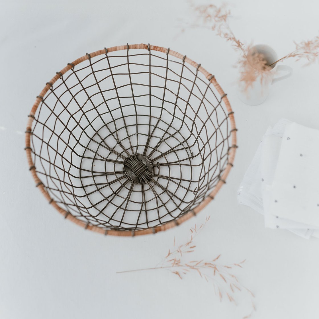 6F03C10C-AB61-41C4-B26D-0344028A730A Aufbewahrungskorb aus Draht groß