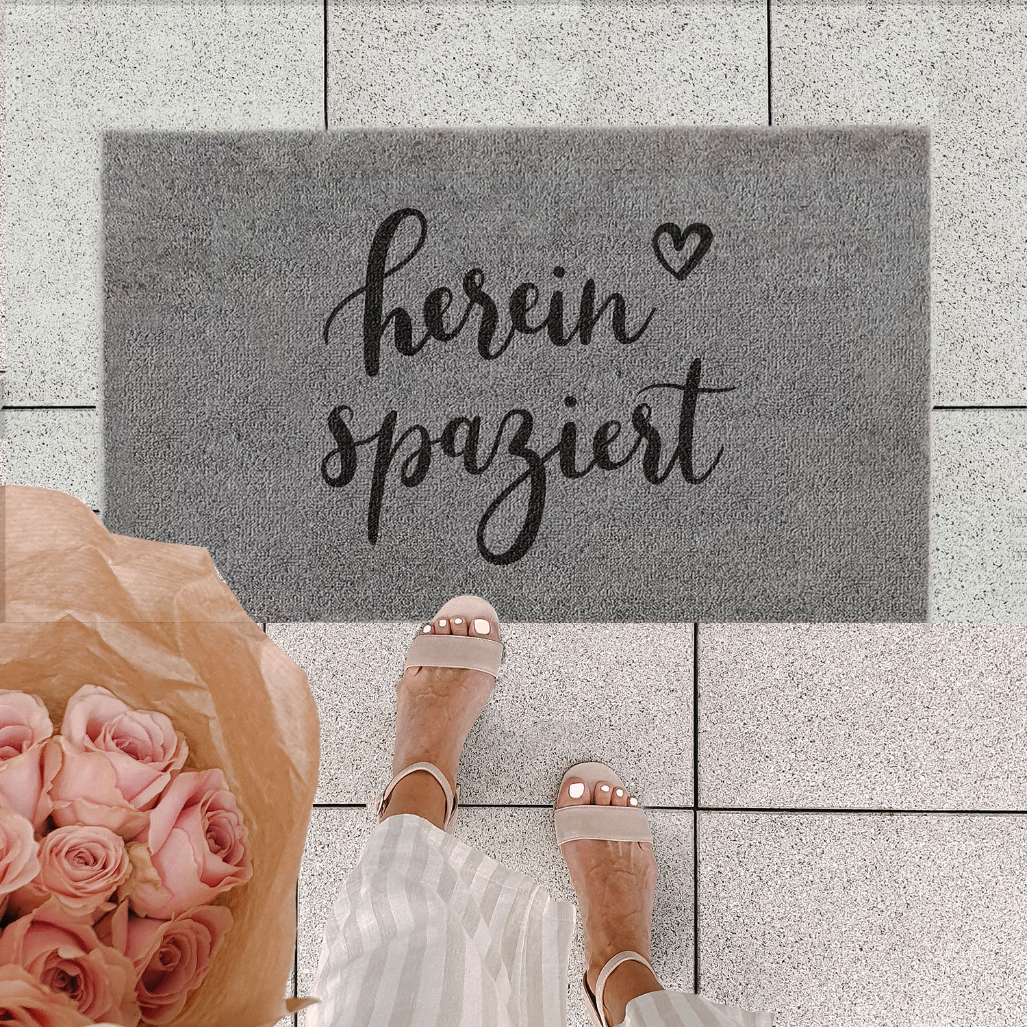 Waschbare Fußmatte Hereinspaziert grau