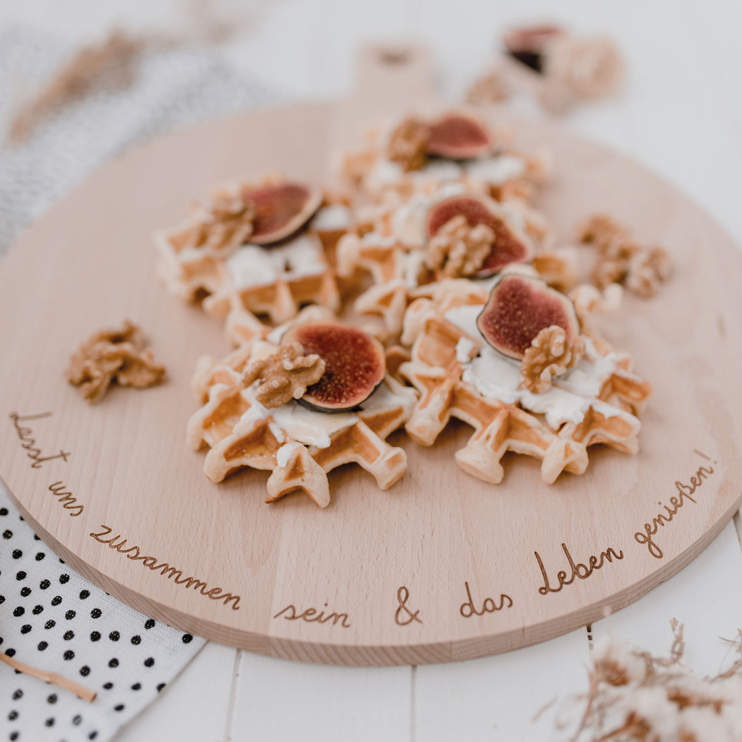 hz-014_brett_zusammensein_2_photocredits_maggymelzer Schneidebrett Zusammen sein