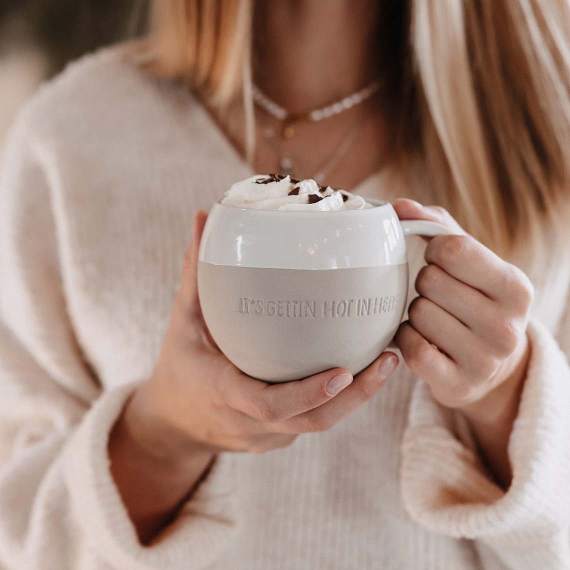 F8177DB9-ED15-4BFD-B22B-6EAADF096E09 <p>Steinzeug Tasse It is gettin hot in here</p>