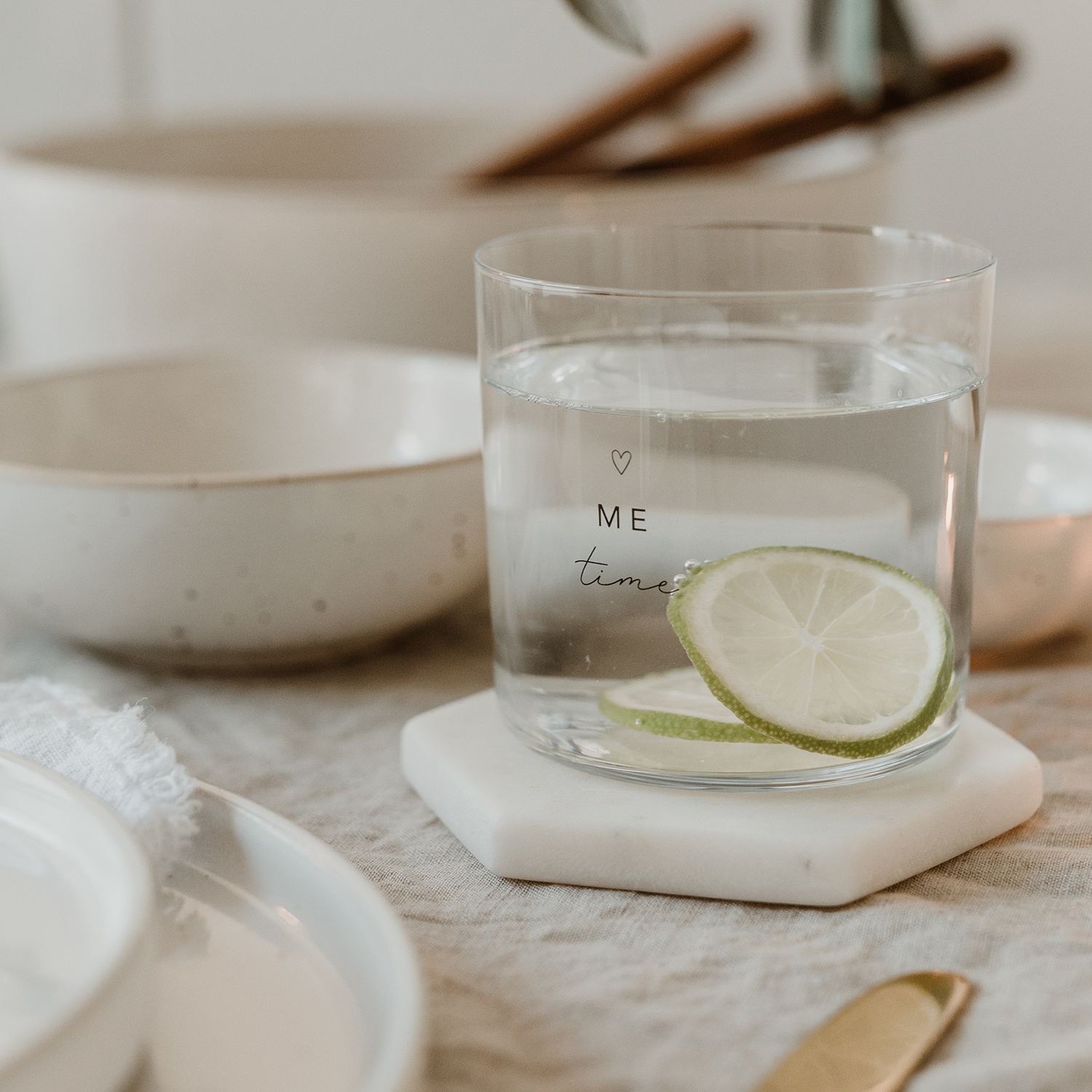 gl-028_glasset_selflove_schwarz_photocredits_maggymelzer_02 Trinkglas Selflove schwarz im 2er Set