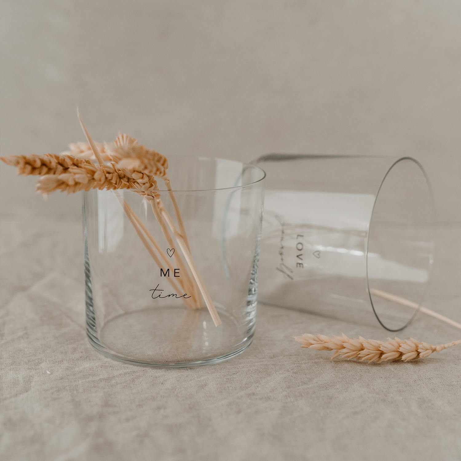 gl-028_glasset_selflove_schwarz_photocredits_maggymelzer_10 Trinkglas Selflove schwarz im 2er Set