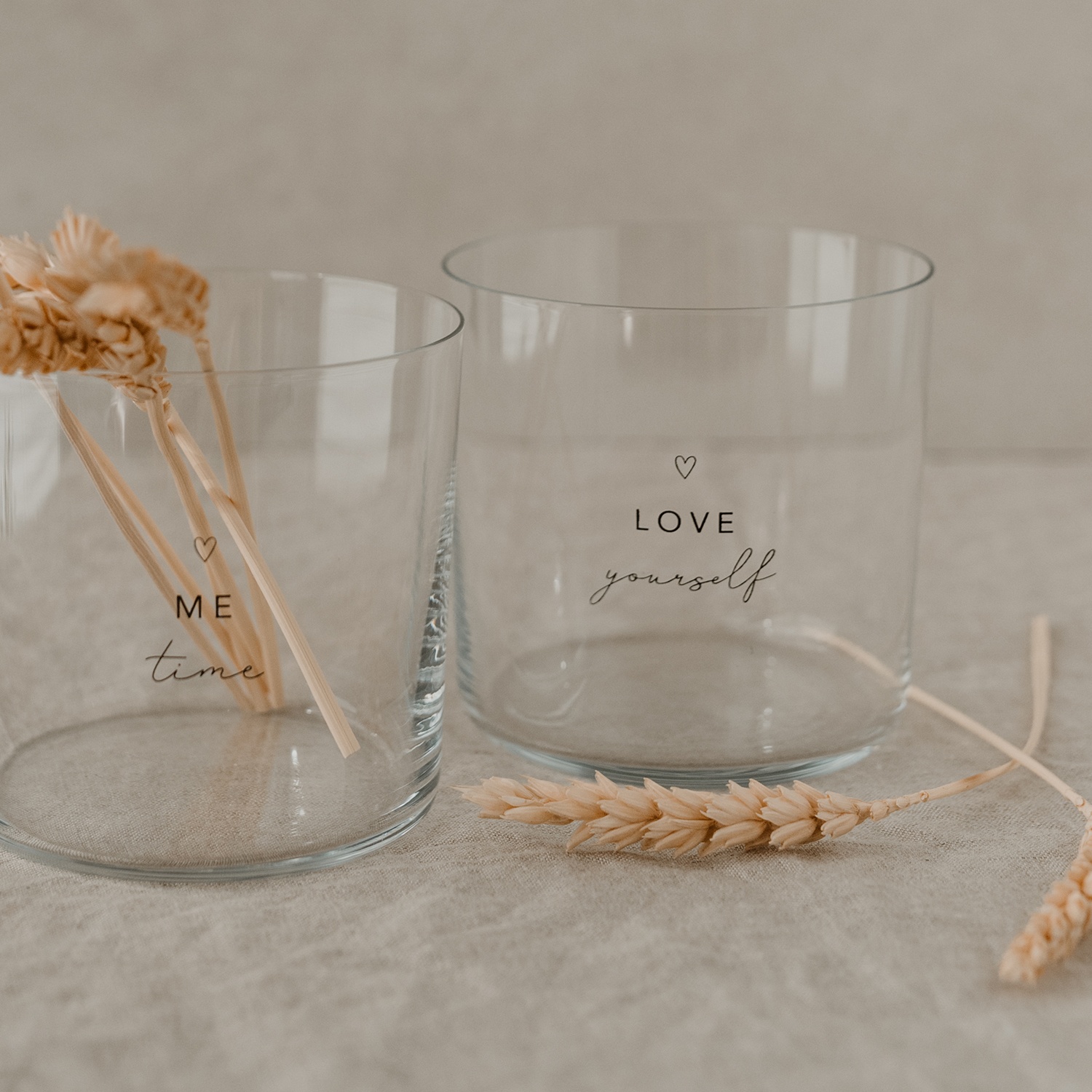gl-028_glasset_selflove_schwarz_photocredits_maggymelzer_11 Trinkglas Selflove schwarz im 2er Set