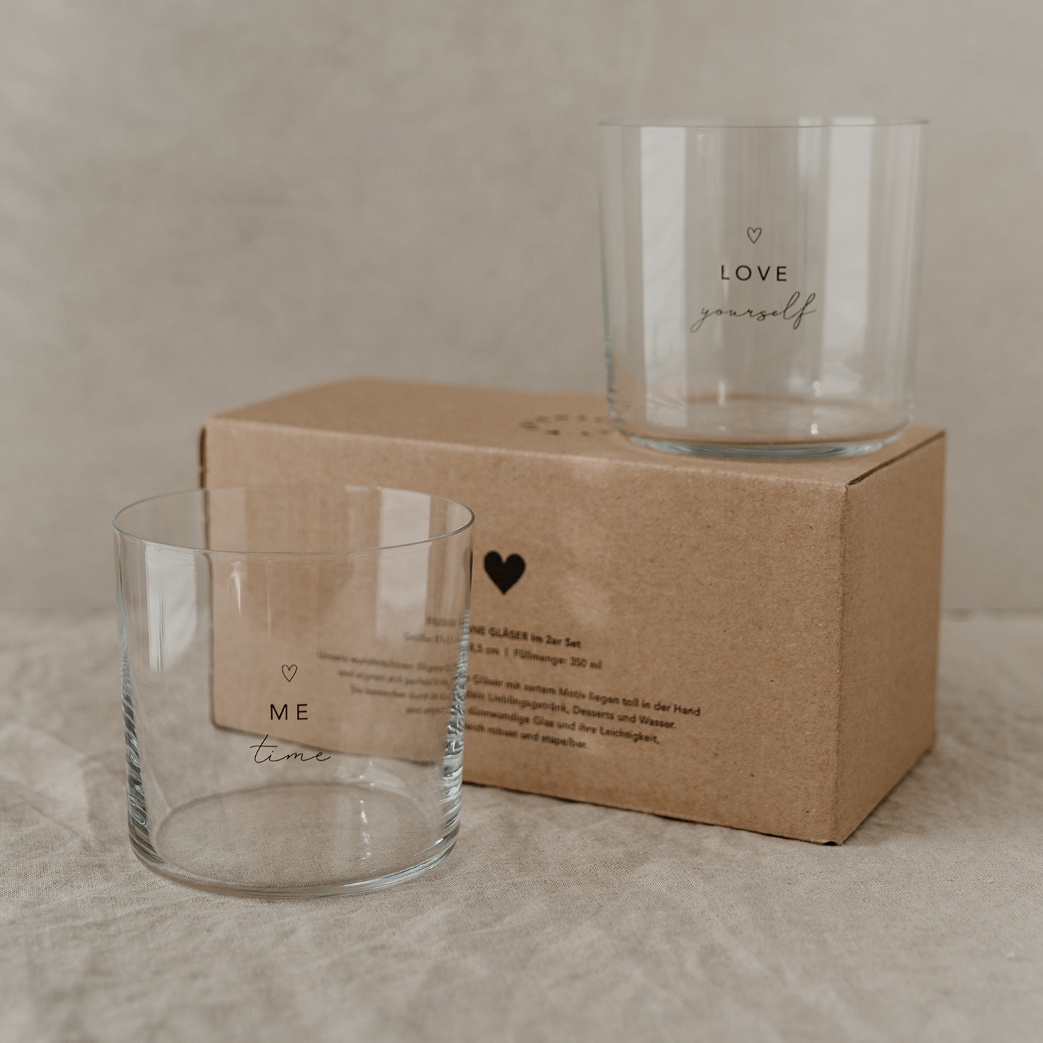 gl-028_glasset_selflove_schwarz_photocredits_maggymelzer_13 Trinkglas Selflove schwarz im 2er Set