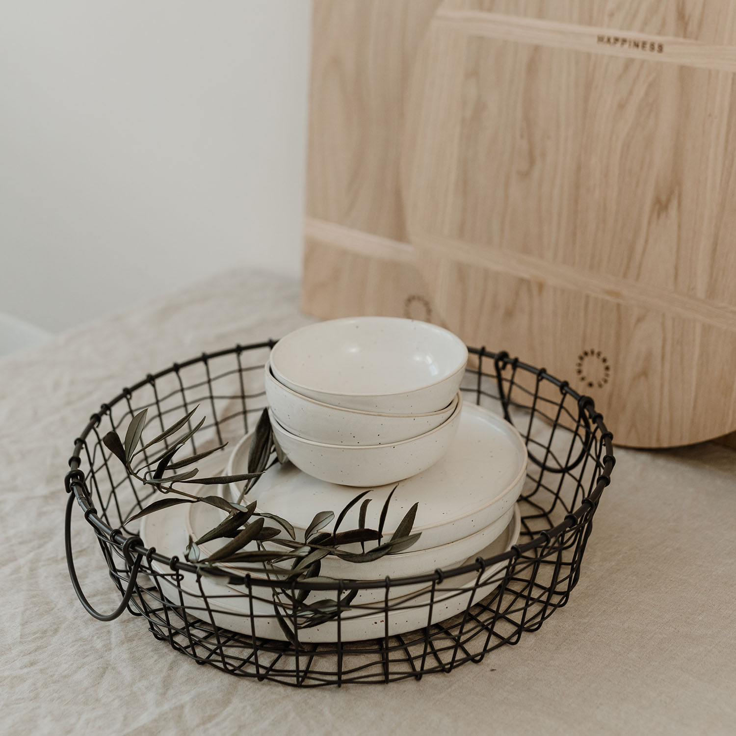 ab005_drahtkorbtablett_photocredits_maggymelzer_1 Drahtkorb rund 38cm