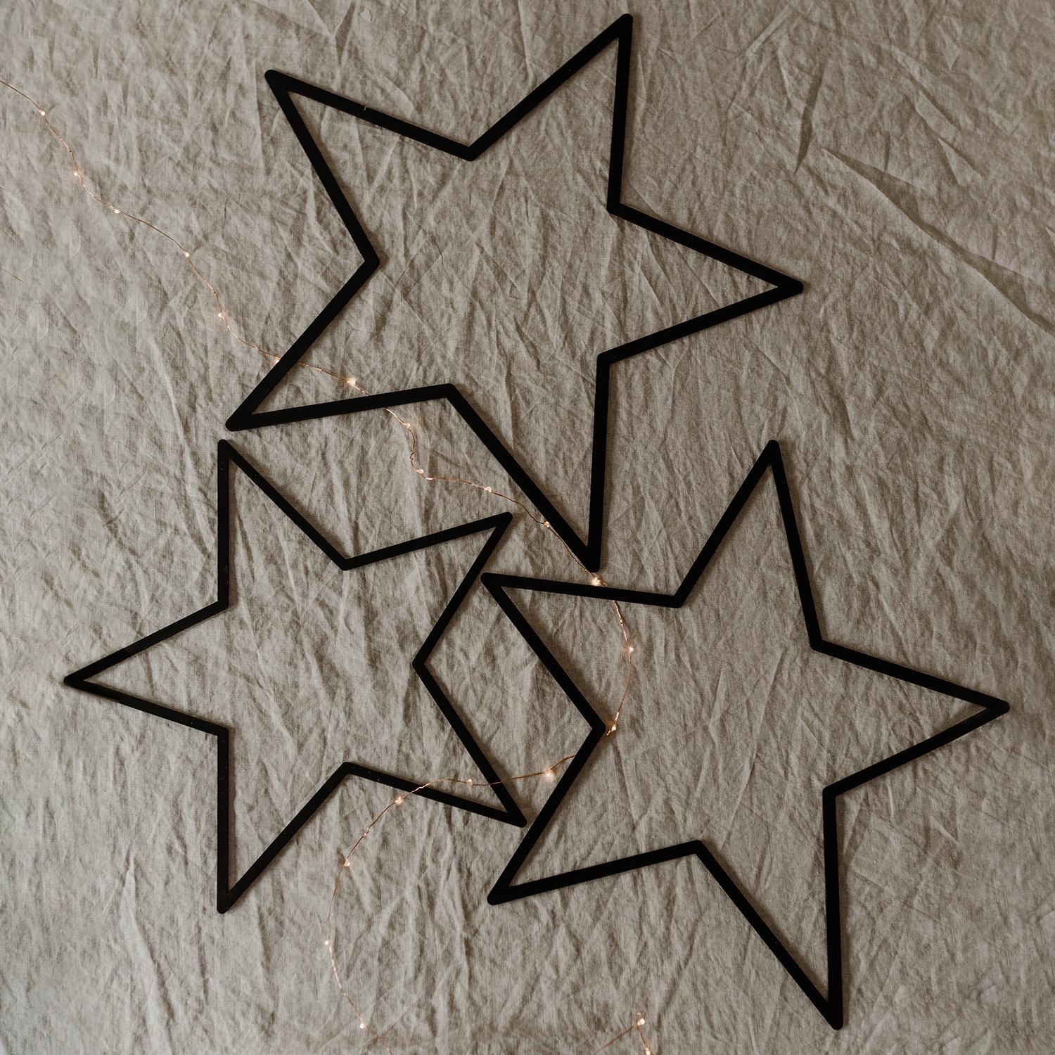 hz-102_sternkranz_schwarz_1_photocredits_maggymelzer Holzkranz Stern