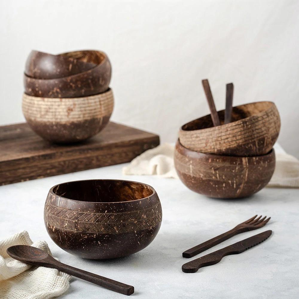 B129865F-60D8-43EB-9A1A-C4FE9E5297EC Coconut Bowl Set mit Holzlöffel Muster Cosmos