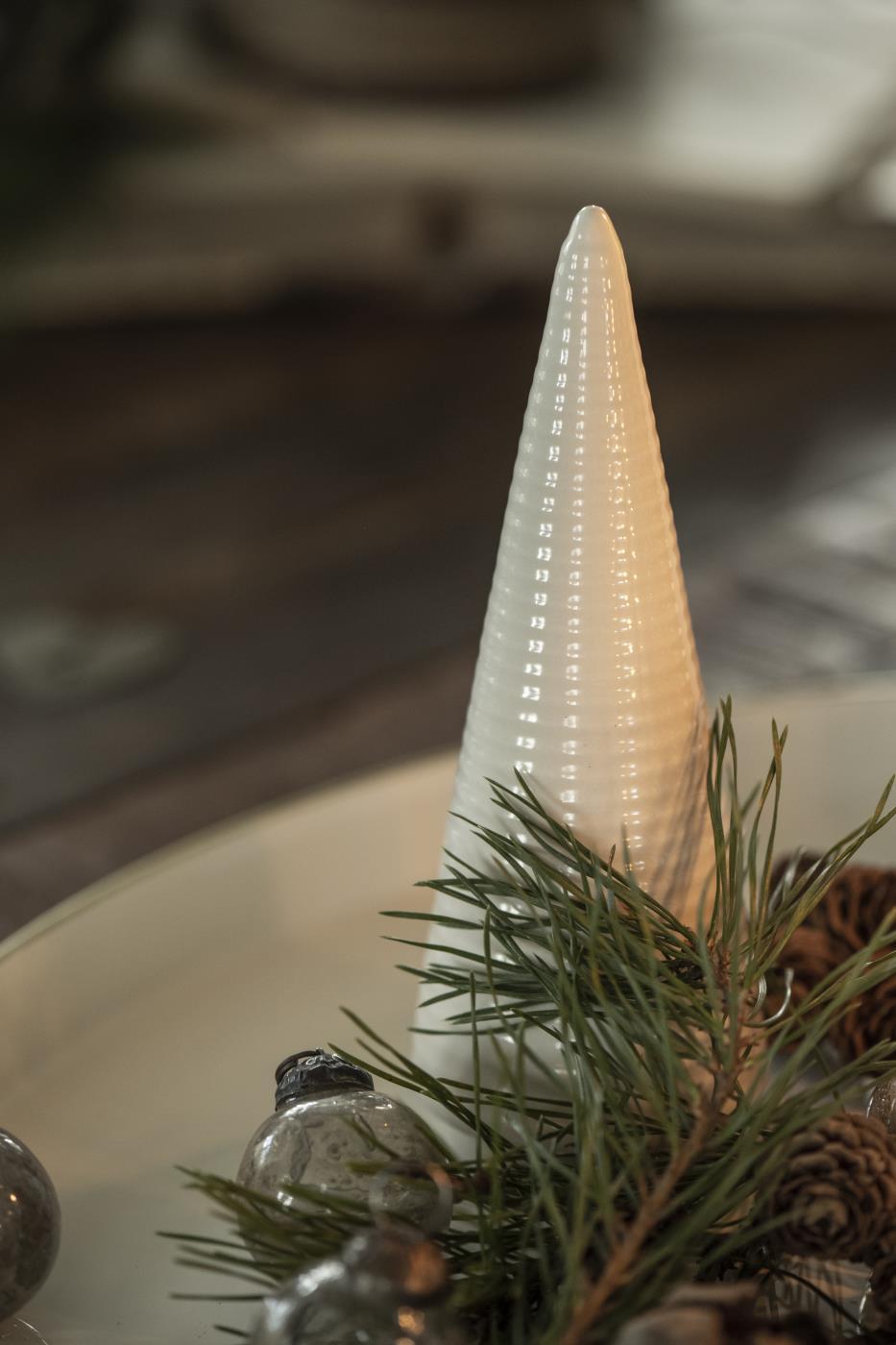 Tannenbaum weiß Rillen länglich