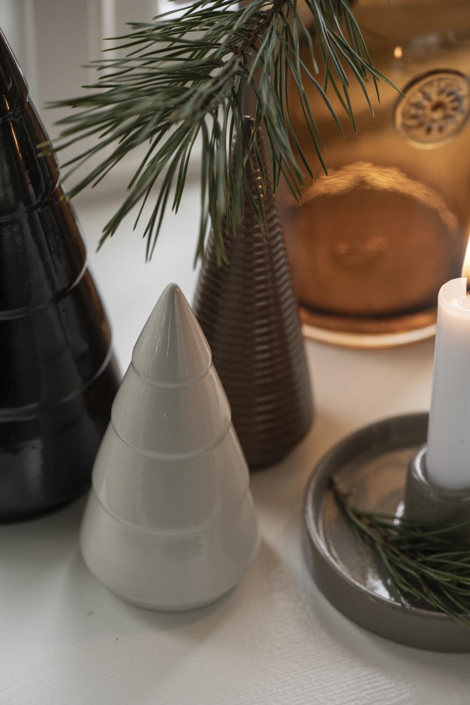 Tannenbaum schwarz Rillen länglich