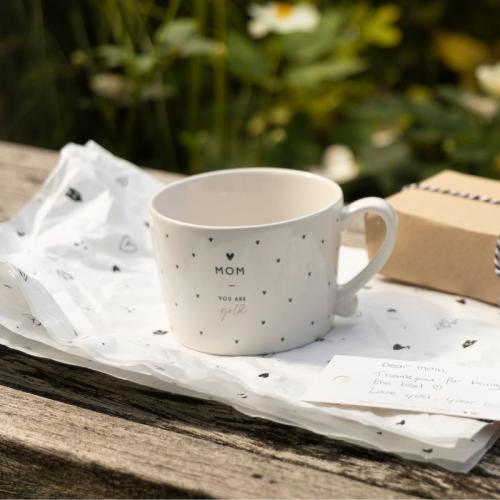 Tasse White/Mom you are gold in schwarz