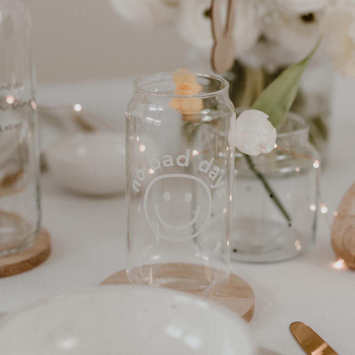 gl-114_canglass_nobaddays_photocredits_maggymelzer_2 Hohes Trinkglas No Bad Days