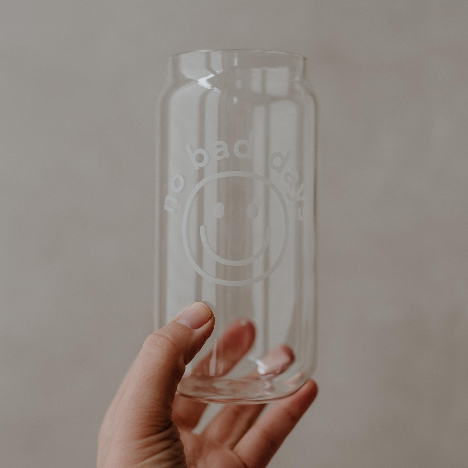 gl-114_canglass_nobaddays_photocredits_maggymelzer_3 Hohes Trinkglas No Bad Days