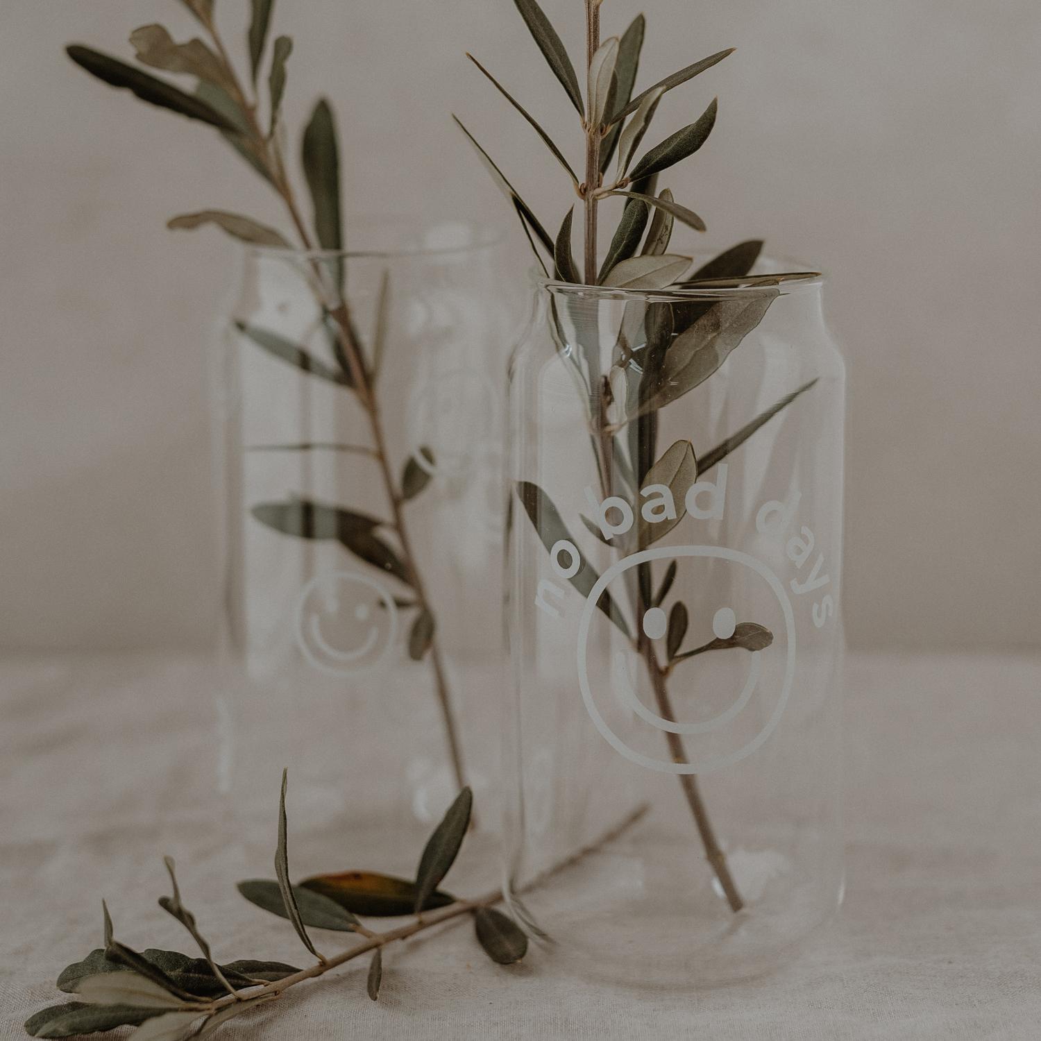 gl-114_canglass_nobaddays_photocredits_maggymelzer_4 Hohes Trinkglas No Bad Days