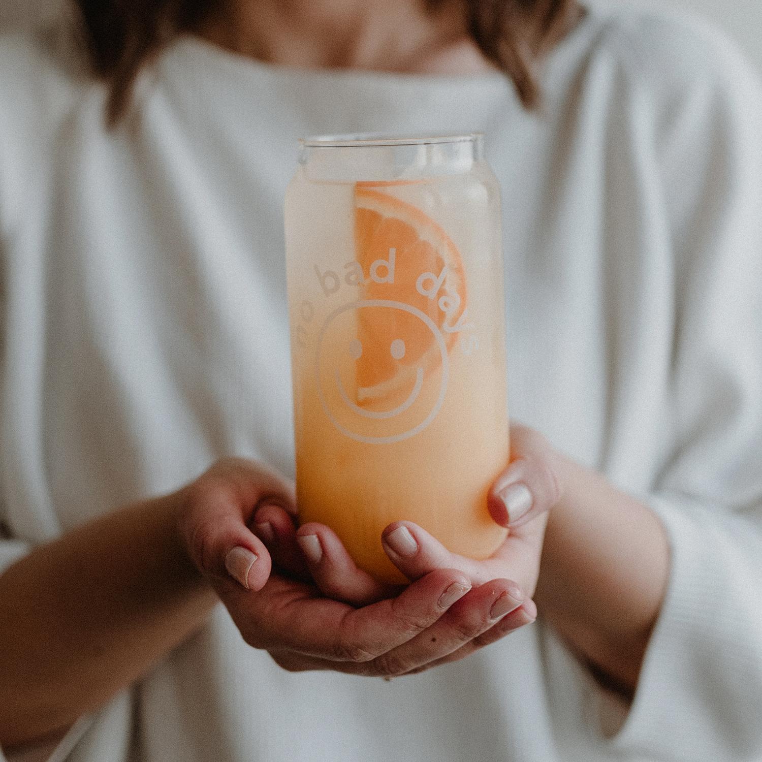 gl-114_canglass_nobaddays_photocredits_maggymelzer_6 Hohes Trinkglas No Bad Days