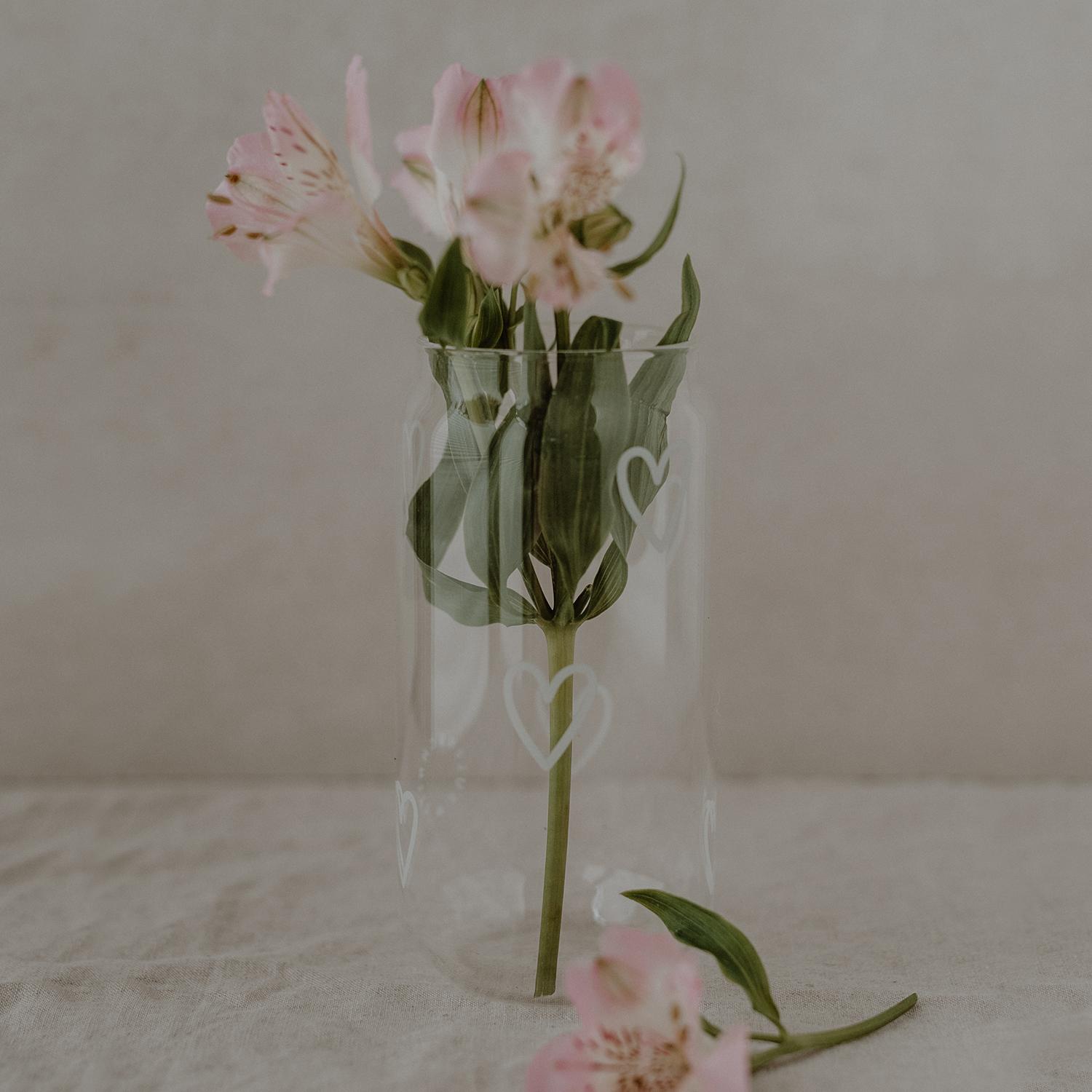 gl-116_canglass_herzen_photocredits_maggymelzer_3 Hohes Trinkglas Herzen