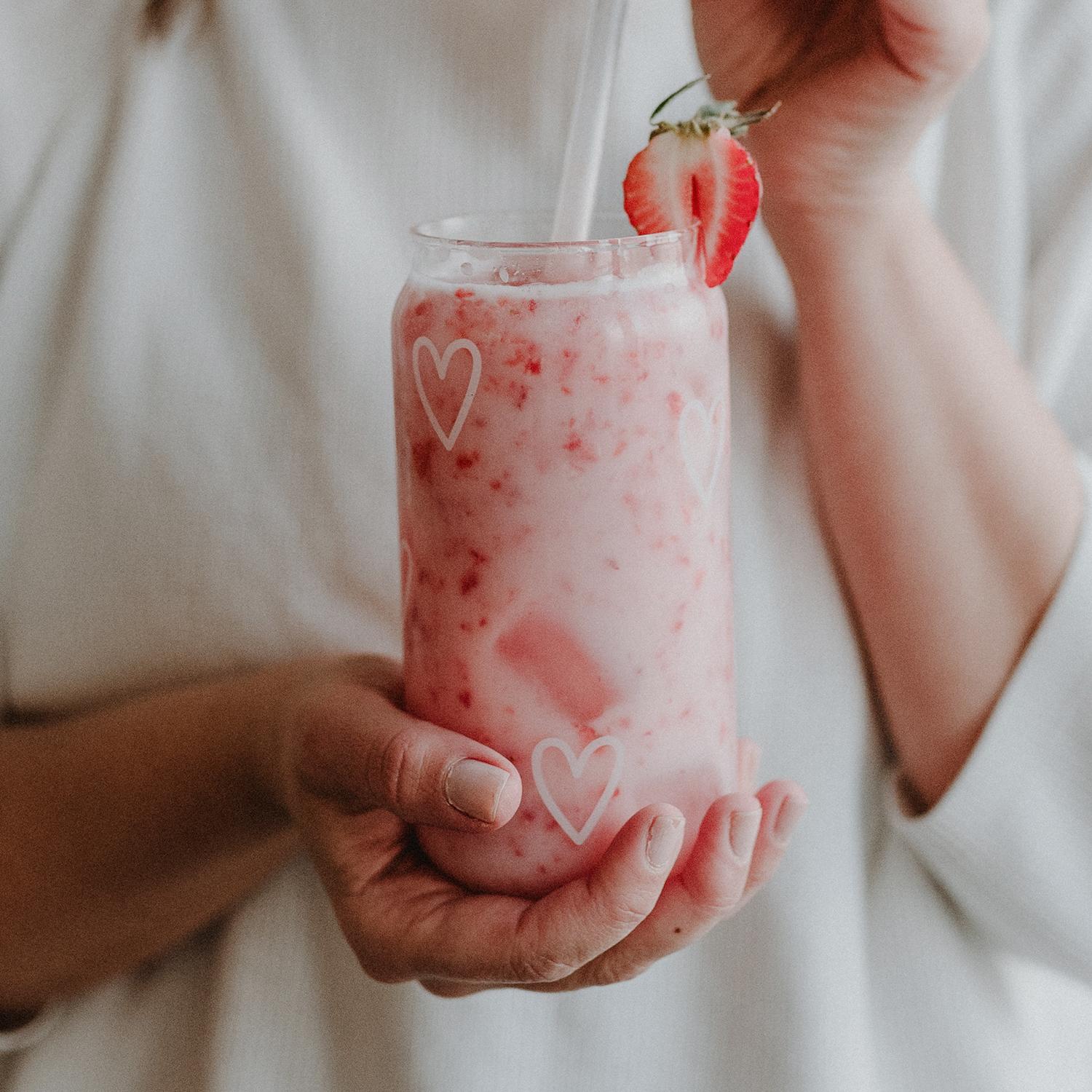 gl-116_canglass_herzen_photocredits_maggymelzer_6 Hohes Trinkglas Herzen