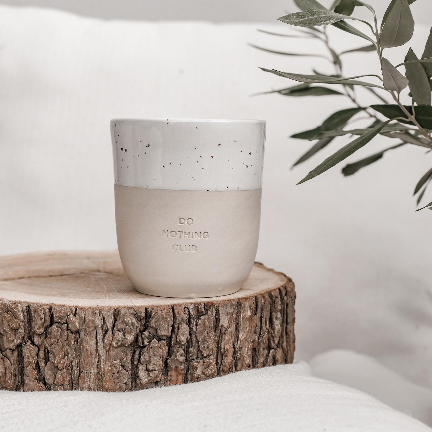 pot-029_donothingclub_photocredits_eulenschnitt_1 Becher Do Nothing Club