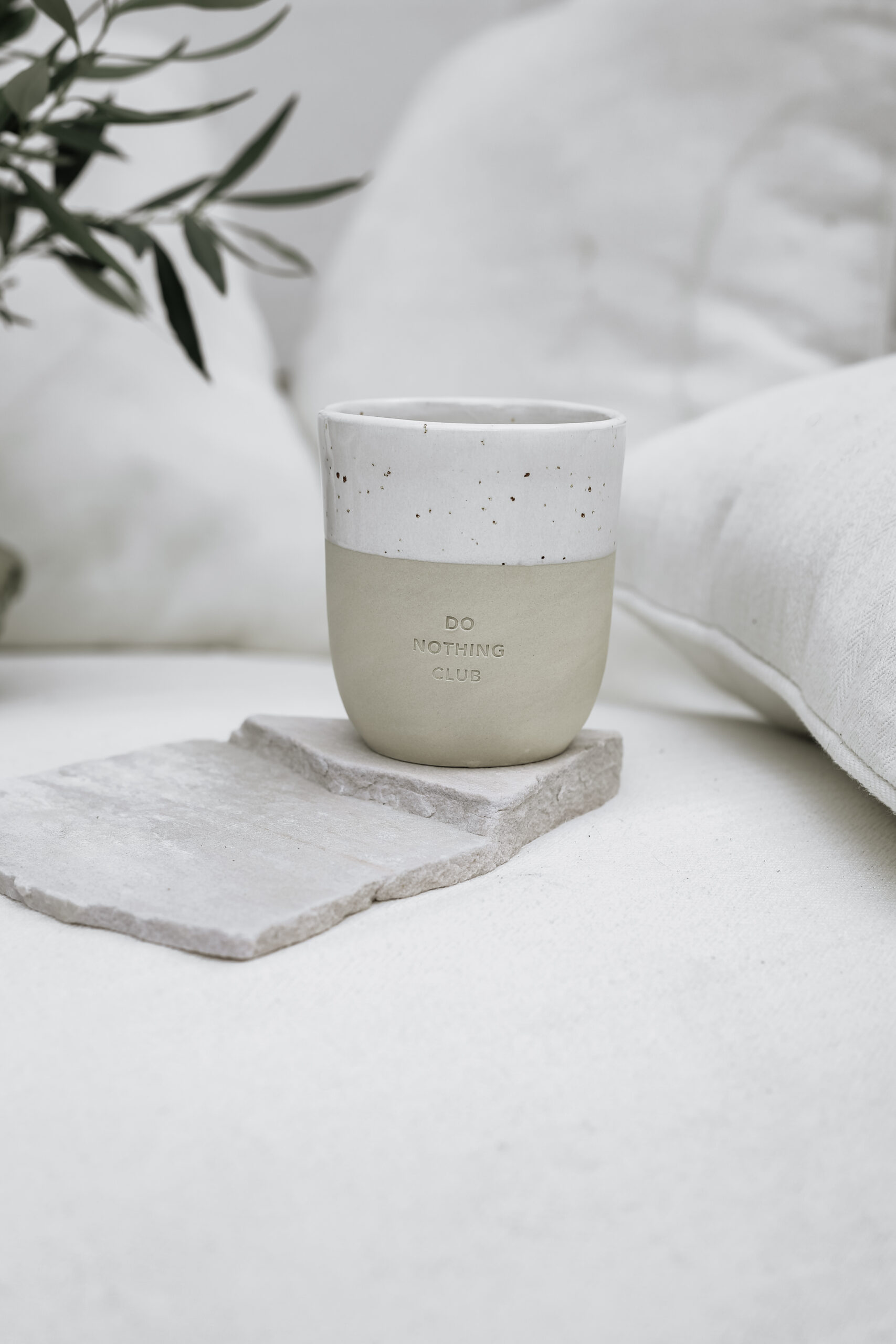 pot-029_donothingclub_photocredits_eulenschnitt_2 Becher Do Nothing Club