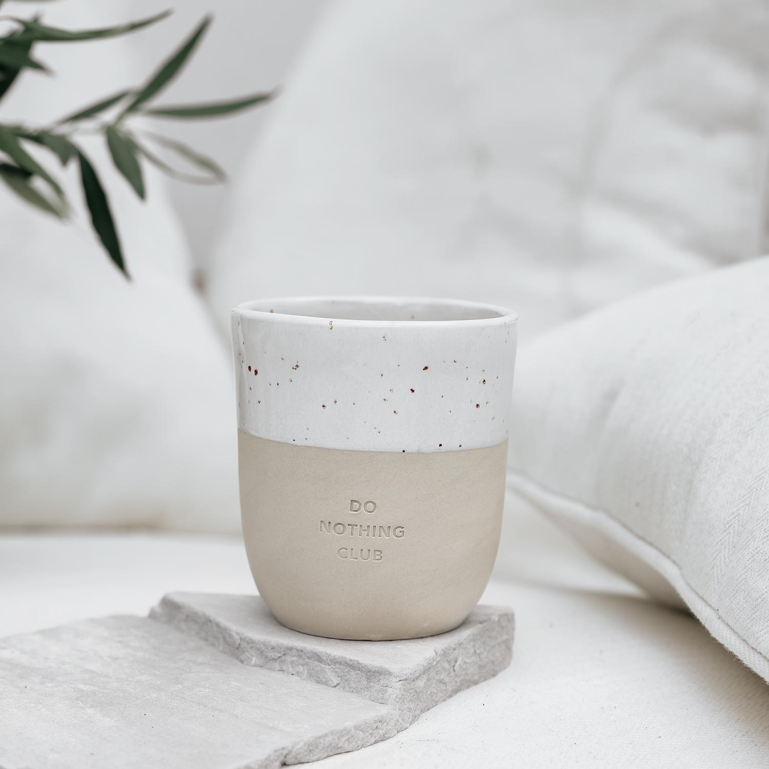 pot-029_donothingclub_photocredits_eulenschnitt_3 Becher Do Nothing Club