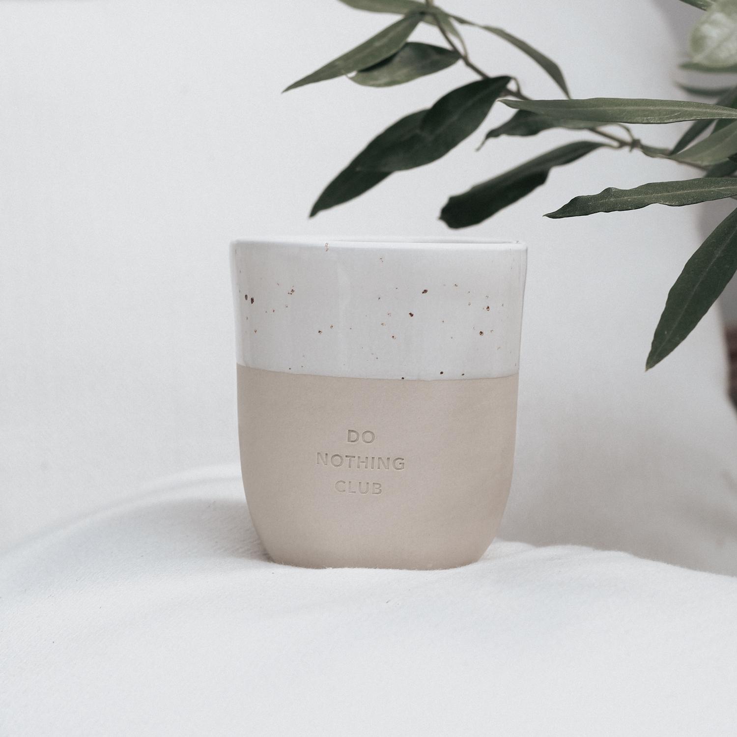 pot-029_donothingclub_photocredits_eulenschnitt_7 Becher Do Nothing Club