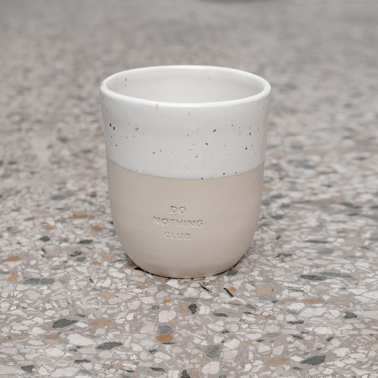 pot-029_donothingclub_photocredits_eulenschnitt_8 Becher Do Nothing Club