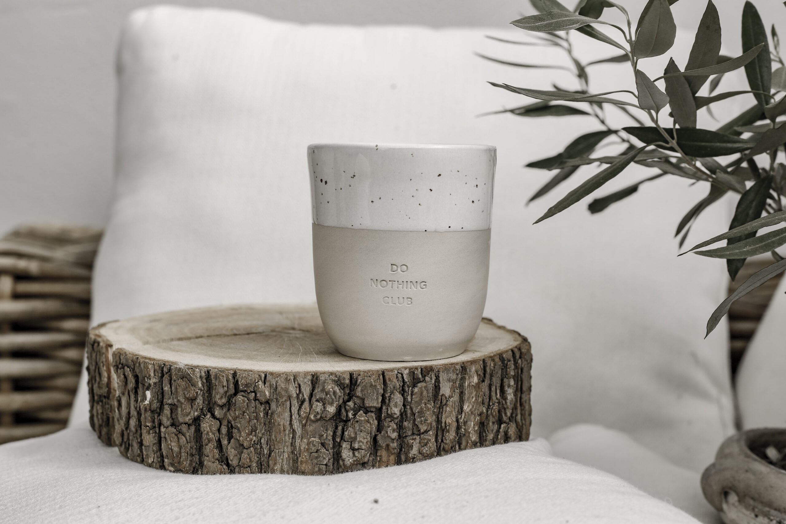 pot-029_donothingclub_photocredits_eulenschnitt_9 Becher Do Nothing Club