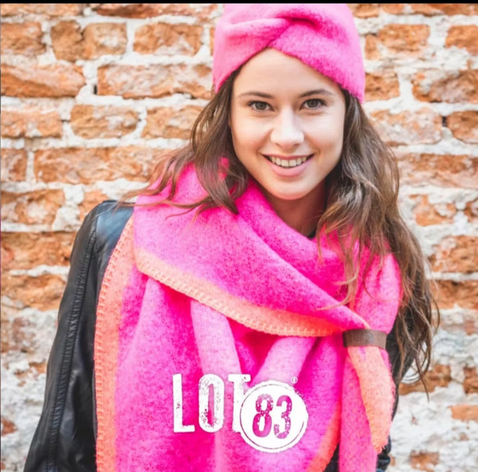 IMG_2964 Lot83 Schal Nina Rand 17