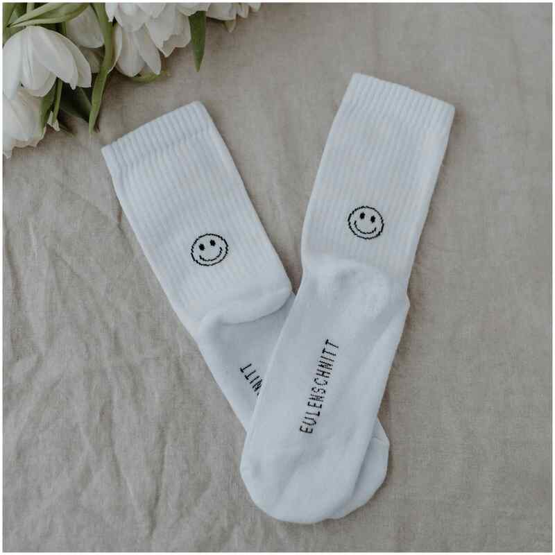 Eulenschnitt Socken Smiley weiß