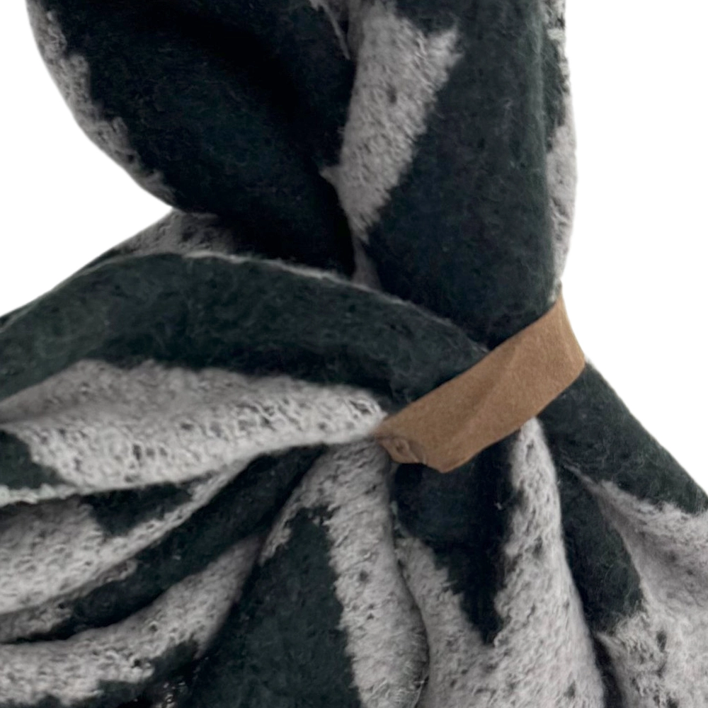 IMG_3443 Lot83 Schal Nina Zigzag schwarz grau