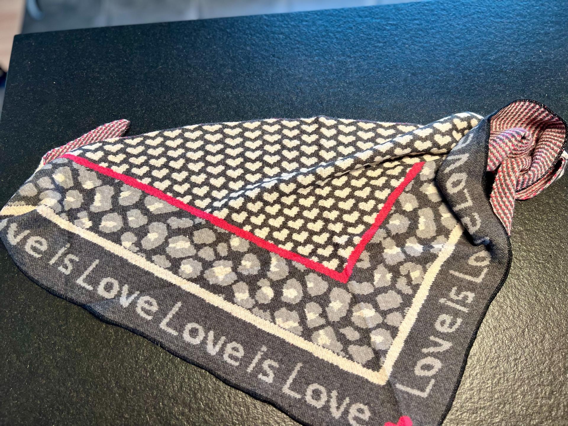 Dreicksschal Love schwarz