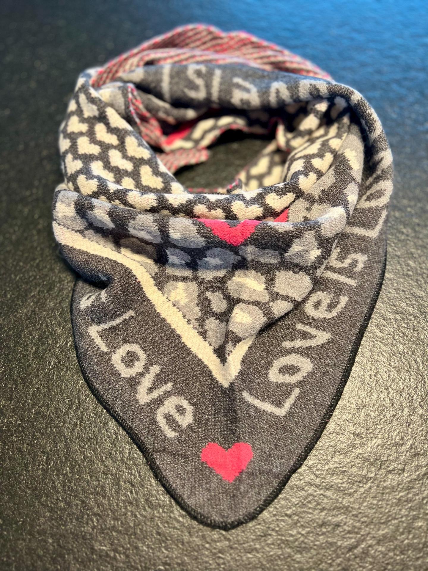 Dreicksschal Love schwarz