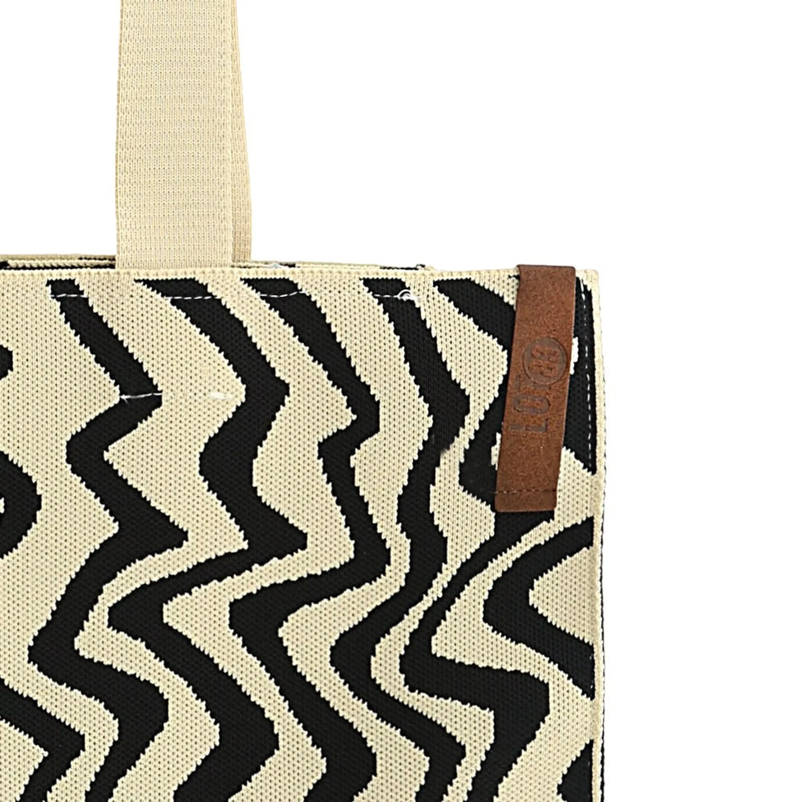 Lot83 Shopper Lara 23