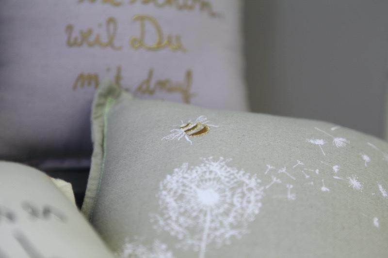 Goodoldfriends Mini Kissen Die Welt ist schön weil du mit drauf bist